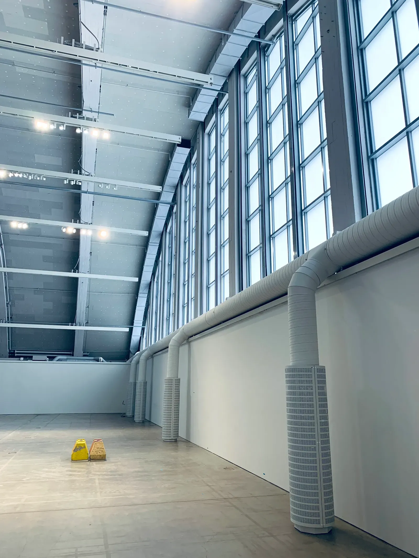 Climecon zapůjčil koncové prvky pro uměleckou výstavu – jak lze v ventilaci využít cirkulární ekonomiku